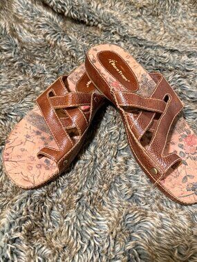 Baretrap leather toe-loop sandles, brown, size 8